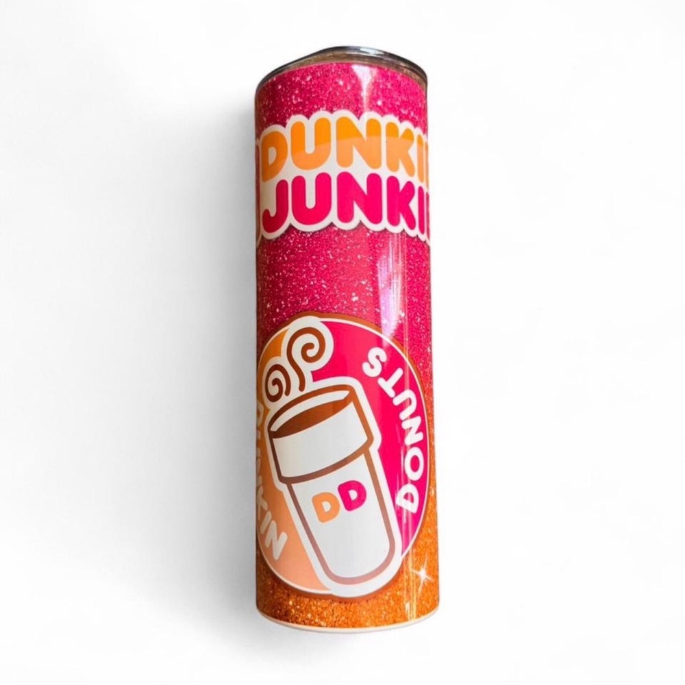 ☕️ NEW Mama Runs On Dunkin Glitter Tumbler 20oz